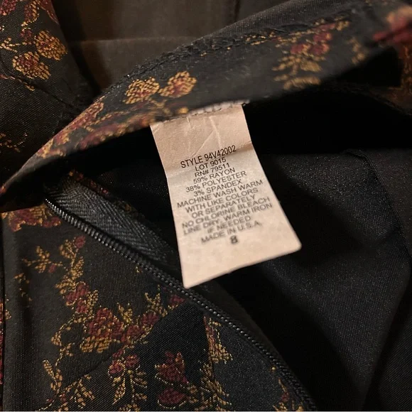 Wildlife New York Floral Brocade Skirt - Size 8 - Picture 8 of 8